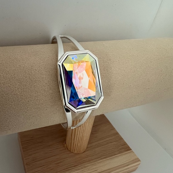 Emerald cut AB rhinestone cuff bracelet - Picture 4 of 5